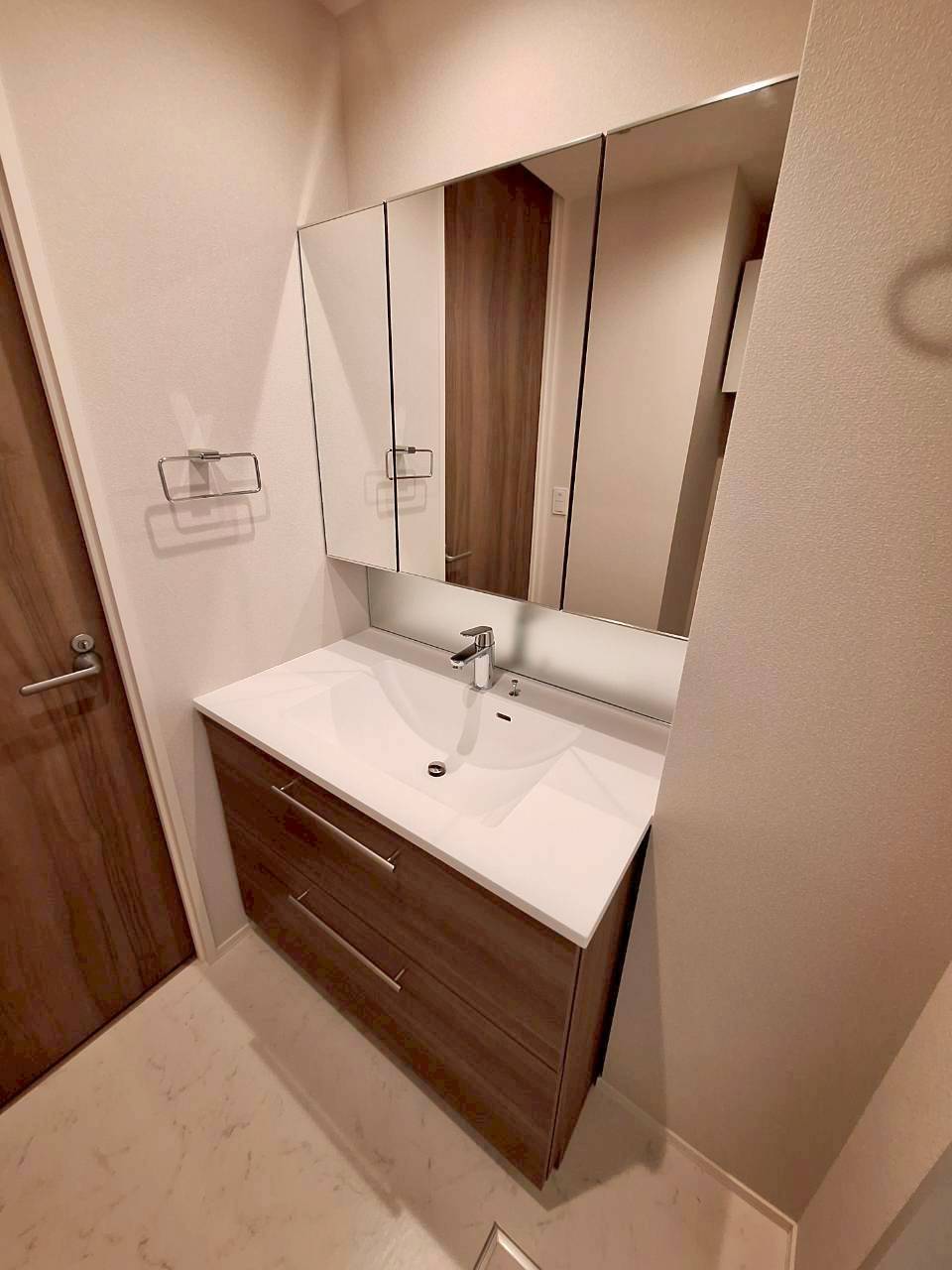 洗面設備　★収納たっぷりのシャンプードレッサー★