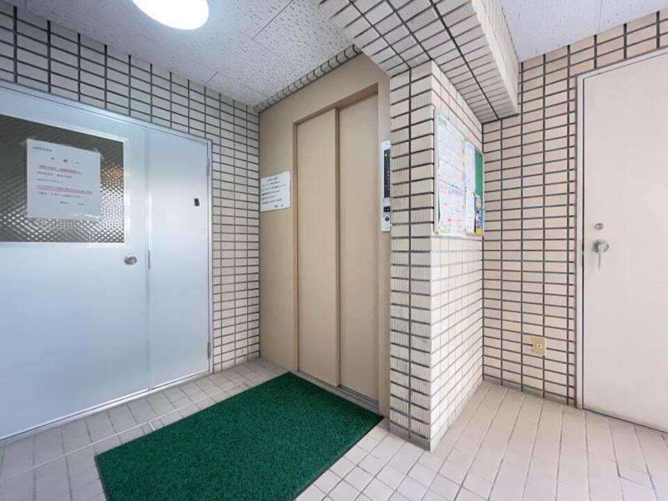 エントランス　エレベーター