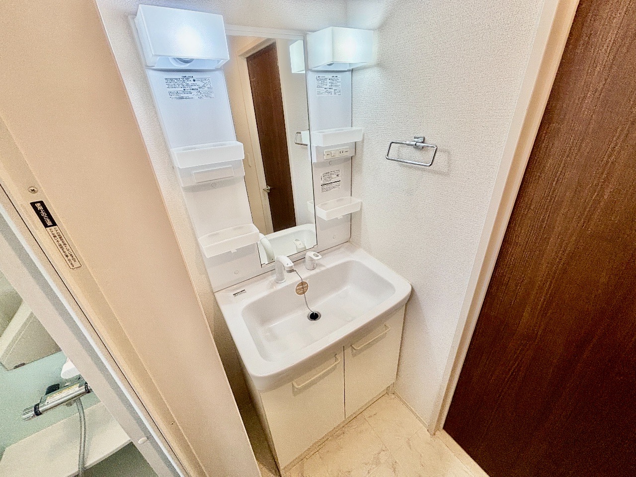 洗面設備　洗面部分・シャワー付き洗面台＆洗濯機置場あり♪
