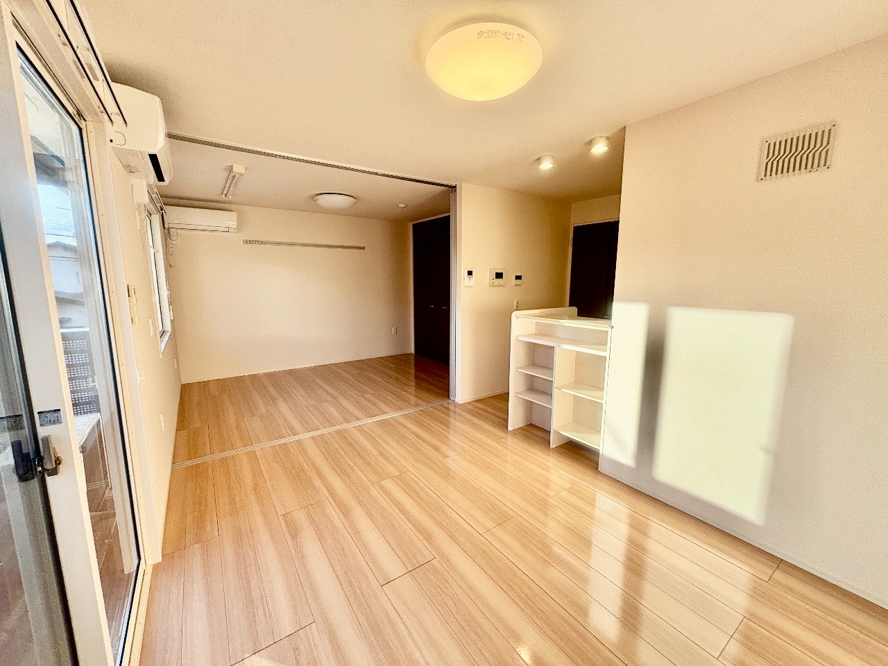 居室・リビング　リビング部分・日当たり良好です♪