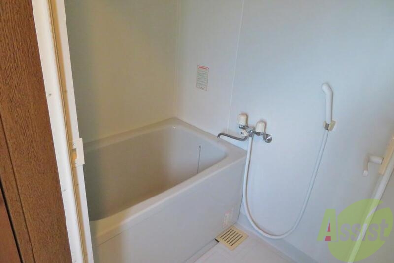 バス・シャワールーム　バスタブの大きさもなかなかですね、ゆっくり疲れを癒せそうです