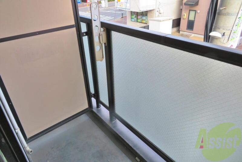 バルコニー　南向きなのでお洗濯もはかどりそうですねー