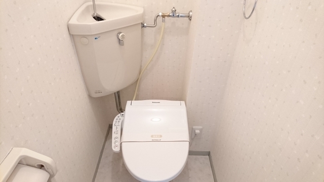 トイレ　温水洗浄暖房便座トイレ
