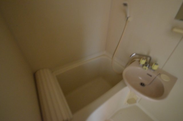 バス・シャワールーム　お手入れしやすいユニットバスです！