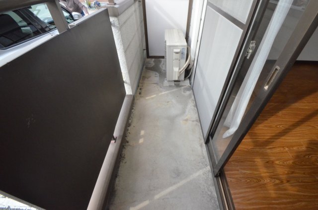 バルコニー　南むきなので洗濯物もすぐ乾きそうですね