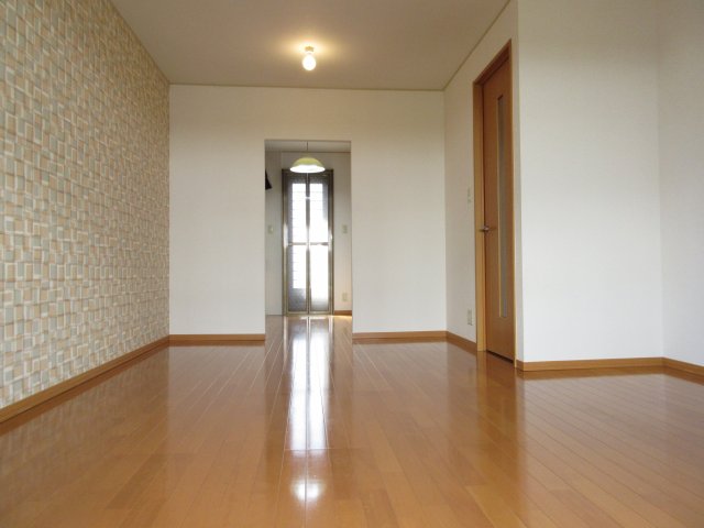 居室・リビング　ゆったりとしたリビングで家族団らん♪