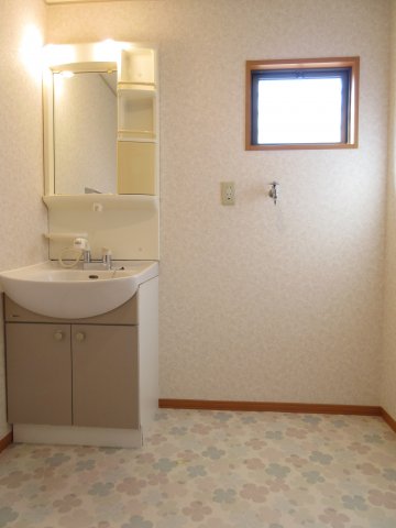 洗面設備　広々とした脱衣所は魅力的ですね！