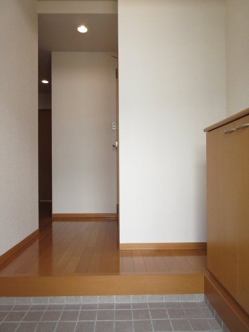 玄関　玄関部分も広々としていいですよ！