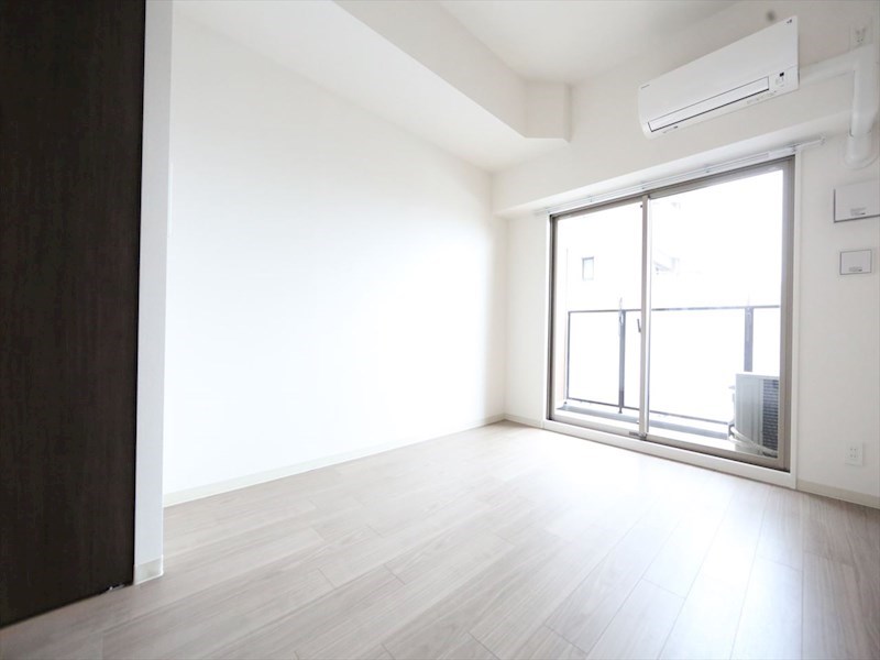 バルコニー　洋室6.3帖　エアコン完備　バルコニー