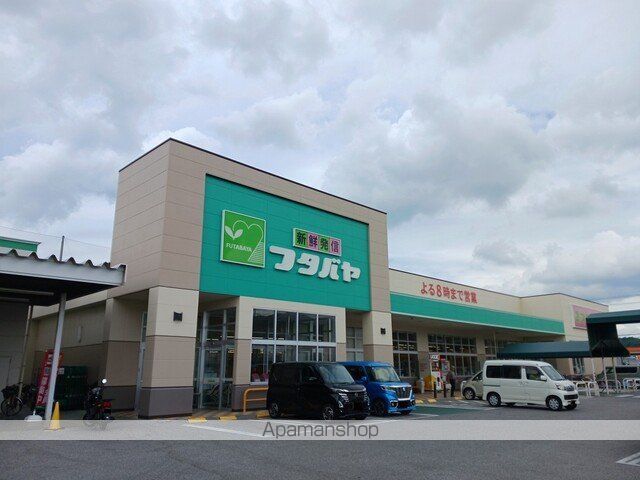 コンビニ　ファミリーマート（コンビニ）まで1212m