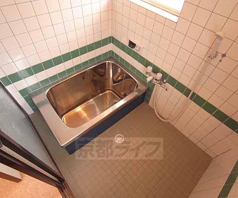 バス・シャワールーム　ゆったり入れます。