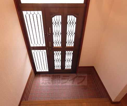 玄関　広い玄関スペースです。