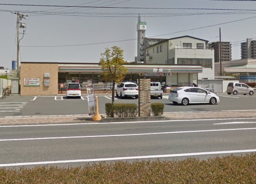 コンビニ　セブンイレブン新倉敷駅前１丁目店（コンビニ）まで318m