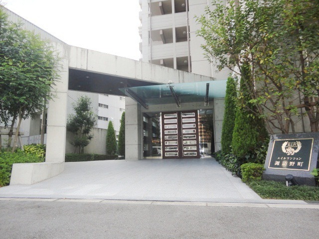 エントランス　ゆとりのあるエントランスです