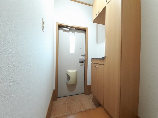 玄関　収納もある玄関です