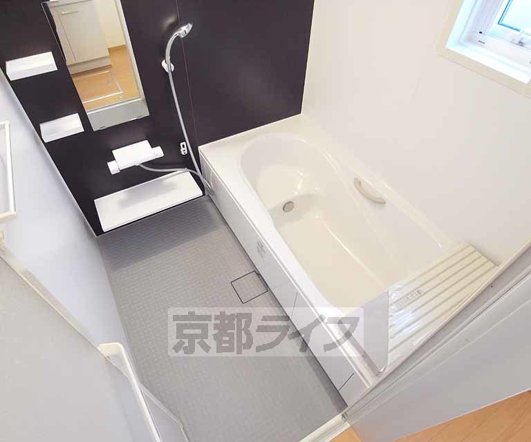 バス・シャワールーム　一坪サイズの大きなお風呂で足を伸ばしてくつろげます・