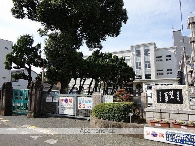 小学校　高知市立第六小学校（小学校）まで674m