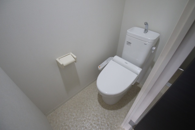 トイレ　※別室の参考写真の為、現況優先です。