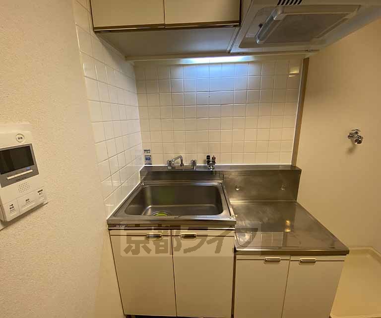 キッチン　収納スペース多数有り