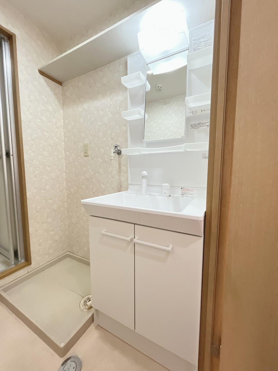 洗面設備　シャンプードレッサー＆洗濯機置き場