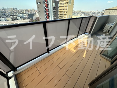 バルコニー　暖かな日差しのふりそそぐバルコニー