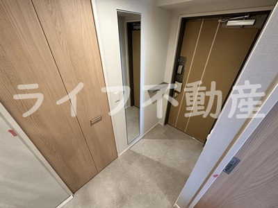 玄関　収納もある玄関です