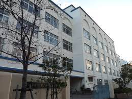 中学校　本山中学校（中学校）まで366m