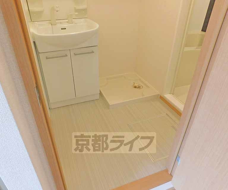 洗面設備　脱衣所もゆったりとしています。