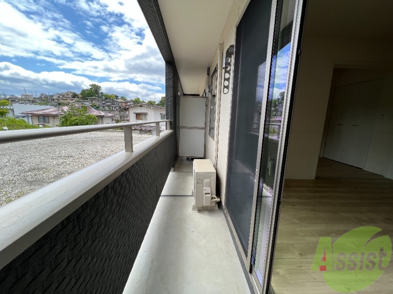 バルコニー　広めのバルコニーです。洗濯物がたくさん干せそうです。