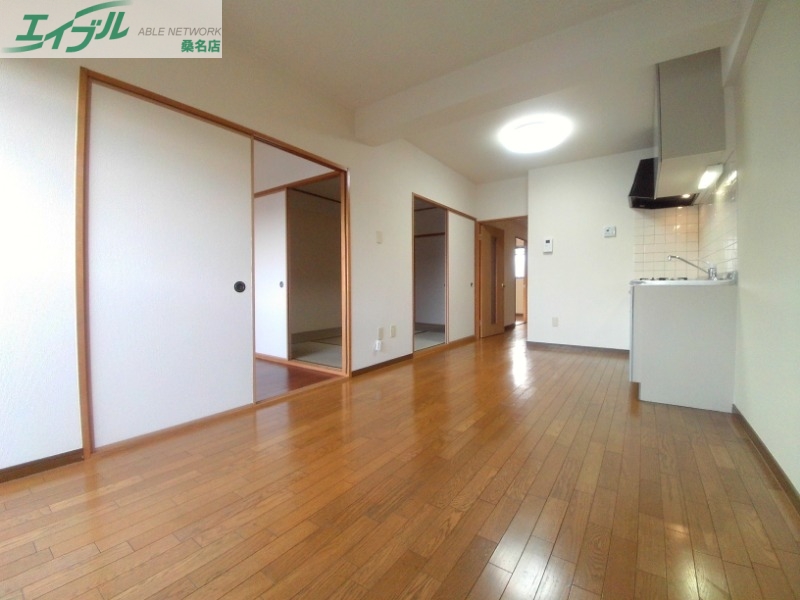 居室・リビング　別部屋参考写真です。