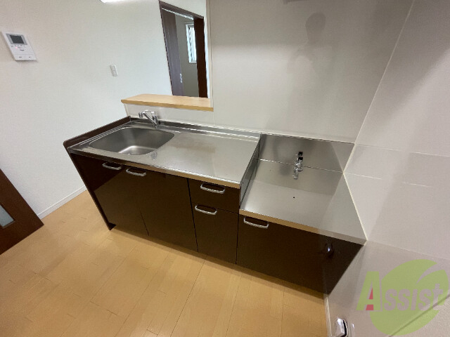 キッチン　シンプルなキッチンです。一人暮らしは最適ですね。