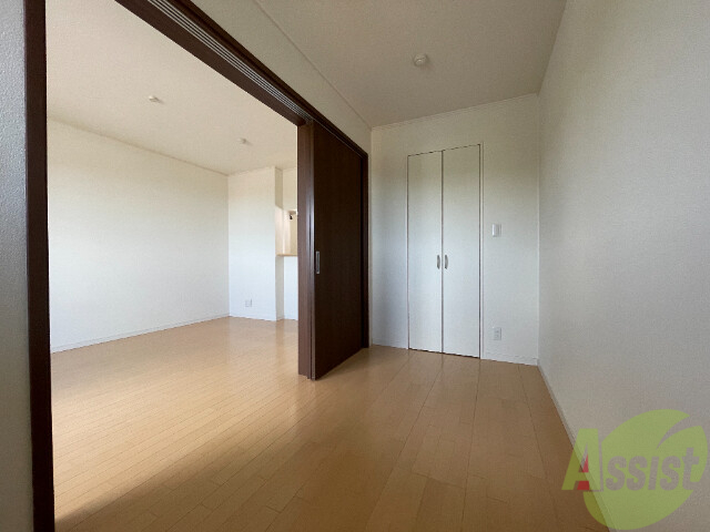 その他部屋・スペース　フローリングなので、ベッドも置けちゃいます。