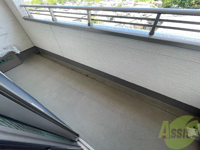 バルコニー　バルコニーは幅があり、広い印象を受けました。