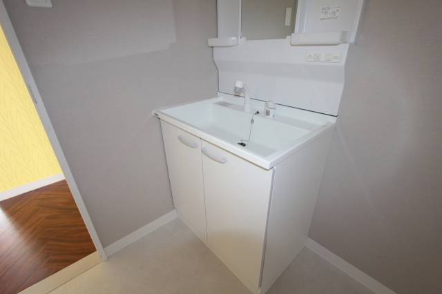 洗面設備　シャンプードレッサー付き洗面台