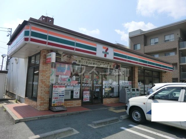 コンビニ　セブン-イレブン豊橋白河町店（コンビニ）まで556m