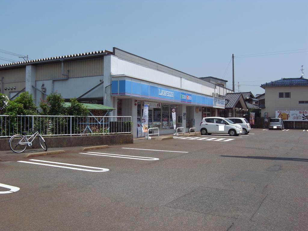 コンビニ　ローソン新津山谷町店（コンビニ）まで572m