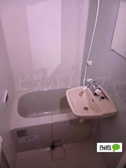 バス・シャワールーム　バス・トイレ別！