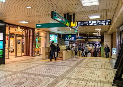 ショッピングセンター　新さっぽろデュオ（ショッピングセンター）まで758m