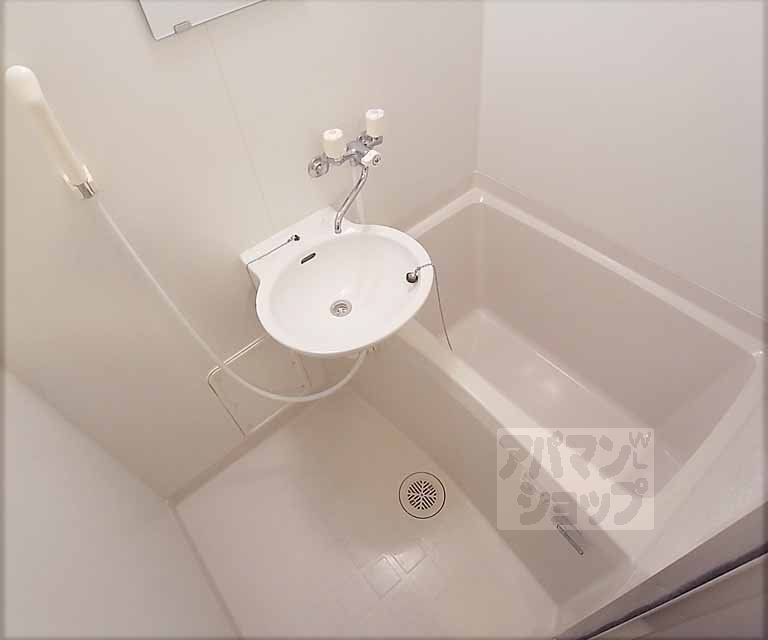 バス・シャワールーム　ゆったり浸かれます！