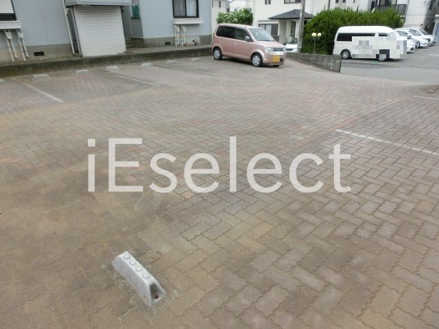 駐車場　敷地内駐車場ご用意あります。