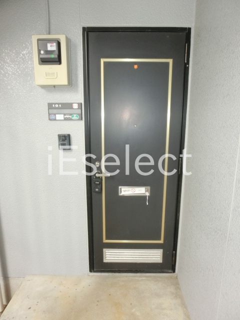 セキュリティ　インターフォン付きの玄関