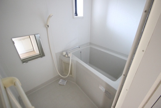 バス・シャワールーム　※別部屋の写真です