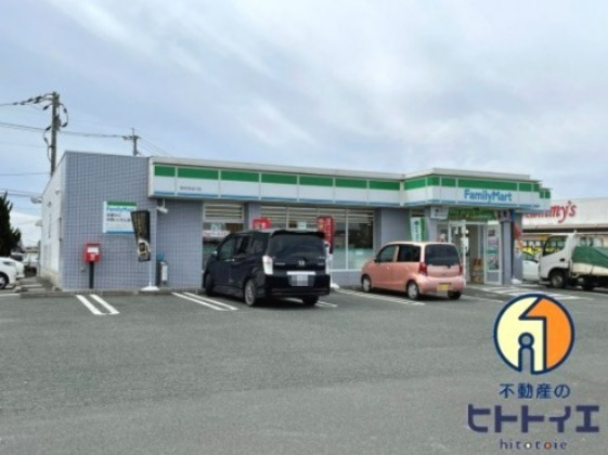 コンビニ　ファミリーマート　西牟田谷川店（コンビニ）まで290m