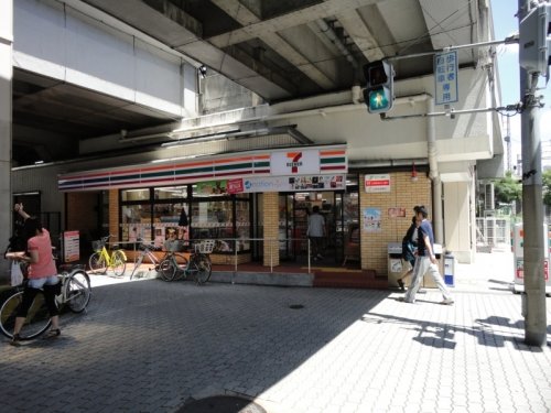 コンビニ　セブンイレブン大阪三明町店（コンビニ）まで685m