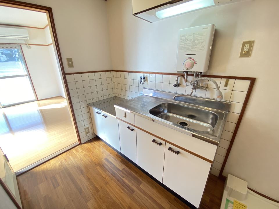 キッチン　調理スペースあり２畳のキッチンです