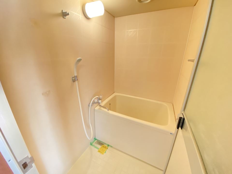 バス・シャワールーム　シャワー付きの浴室です