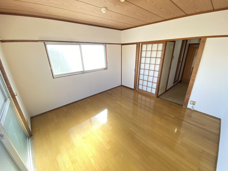 居室・リビング　家具を配置しやすいお部屋です