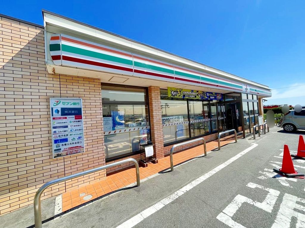 コンビニ　セブンイレブン鎌倉七里ガ浜店（コンビニ）まで270m