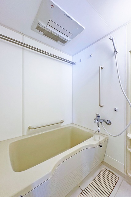 バス・シャワールーム　便利な自動お湯張り機能付きのお風呂、浴室換気乾燥機付きです