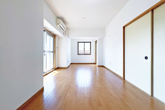 居室・リビング　リビング・ダイニングにはエアコンが設置されています